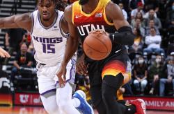 开云体育-爵士险胜国王，布拉德利高光表现