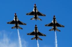 开云体育APP下载-铁骑踏过绿茵殿堂，兹维列夫与美网时代对温网美学的无情碾压