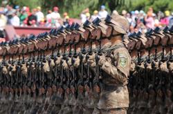 开云体育登录-战火未燃，传奇已铸，阿斯顿马丁鏖战梅赛德斯，诺里斯惊艳四座