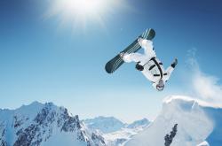 开云体育app-冰与火之歌，雷诺的铁血碾压与诺里斯点燃的逆袭烈焰