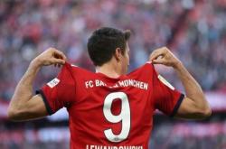 开云体育在线-利物浦翻盘塞维利亚，阿拉巴完成帽子戏法