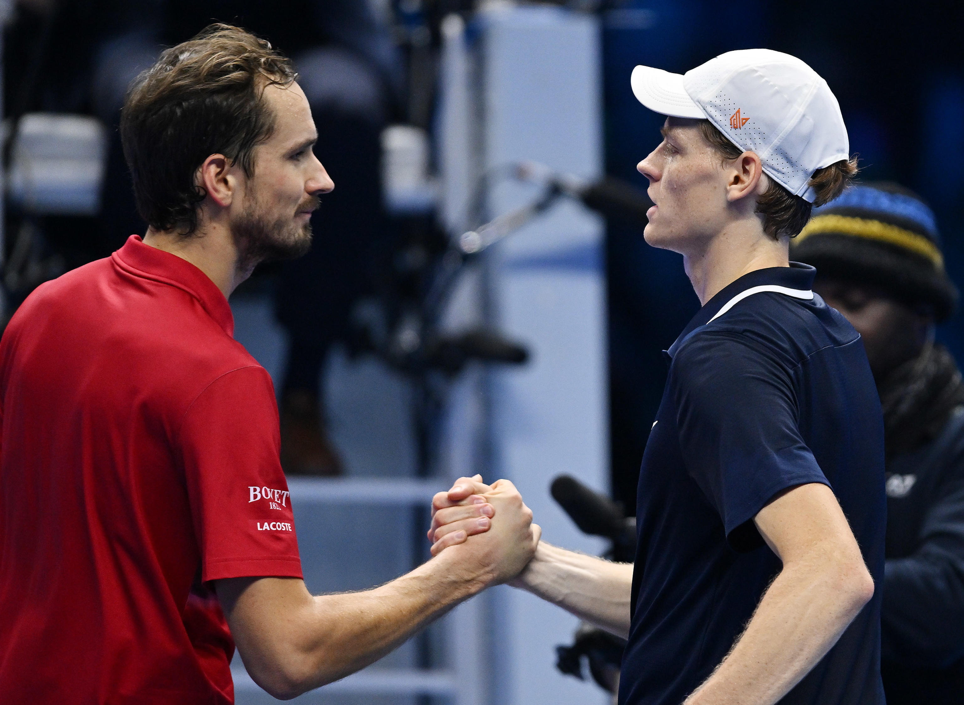 法国网球队险胜美国网球队，梅德韦杰夫关键制胜