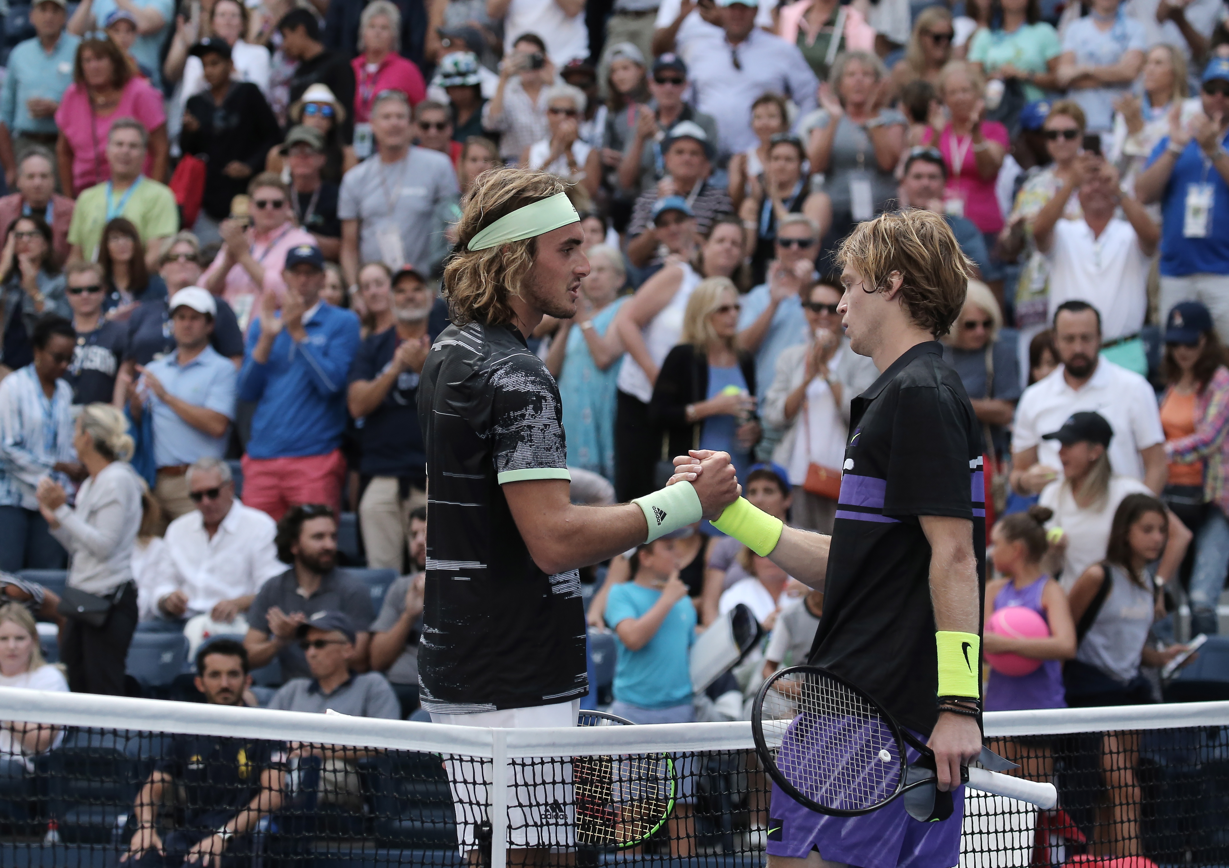 世界网球队险胜意大利网球队,西西帕斯送出助攻 世界网球队险胜意大利网球队,西西帕斯送出助攻