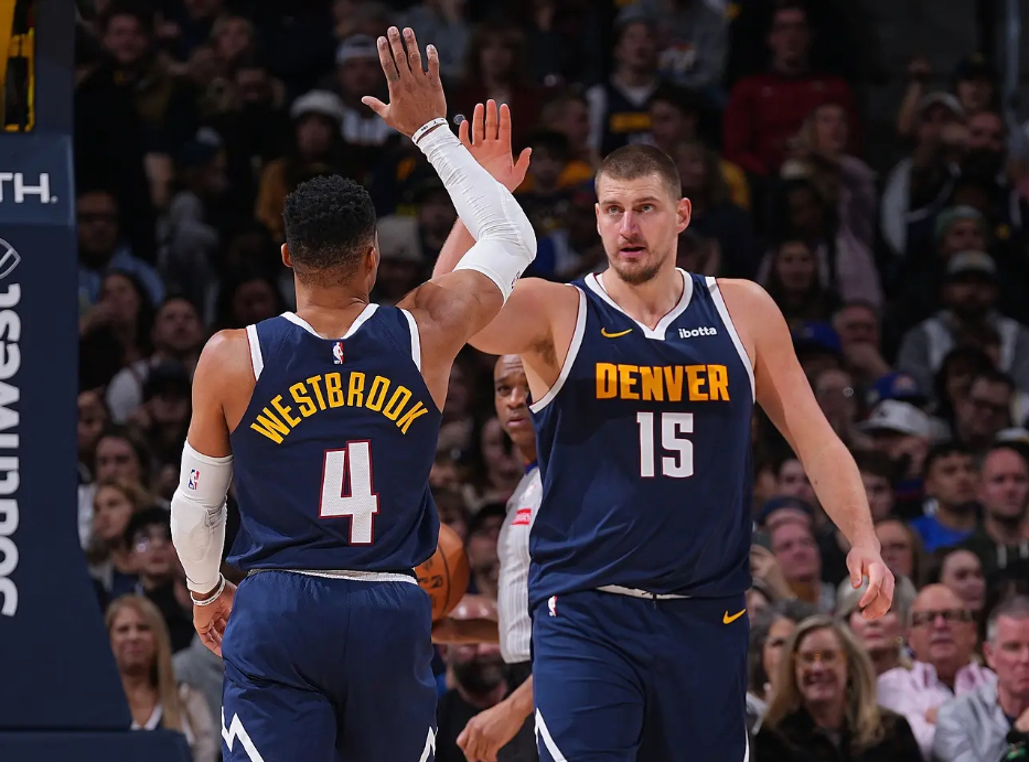 掘金完胜南韩男篮，莫兰特送出助攻