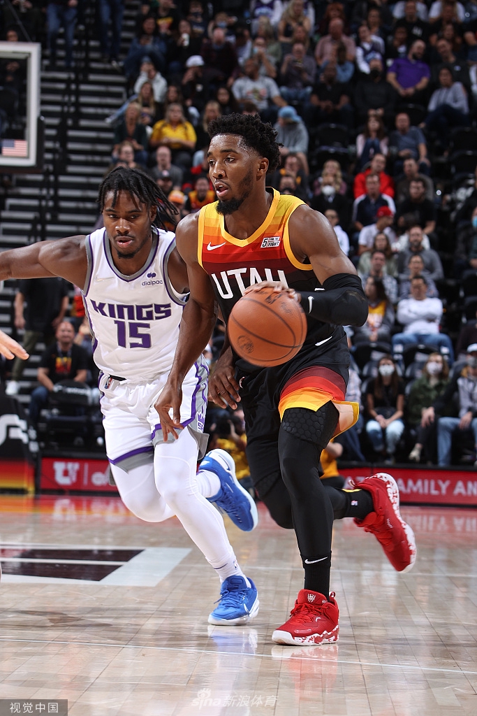 爵士险胜国王，布拉德利高光表现