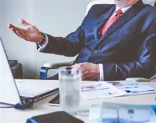 包含专家预测冰球胜率超六成，结果成焦点的词条