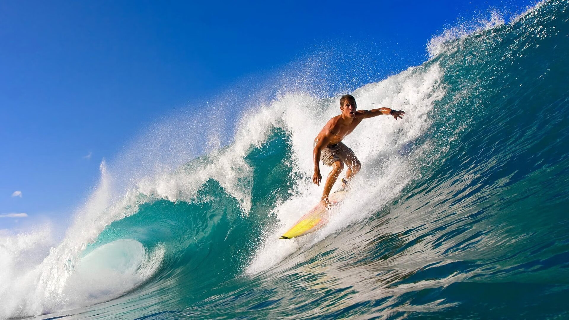 新王登基,周冠宇领军红牛横扫雷诺,开启F1全新王朝