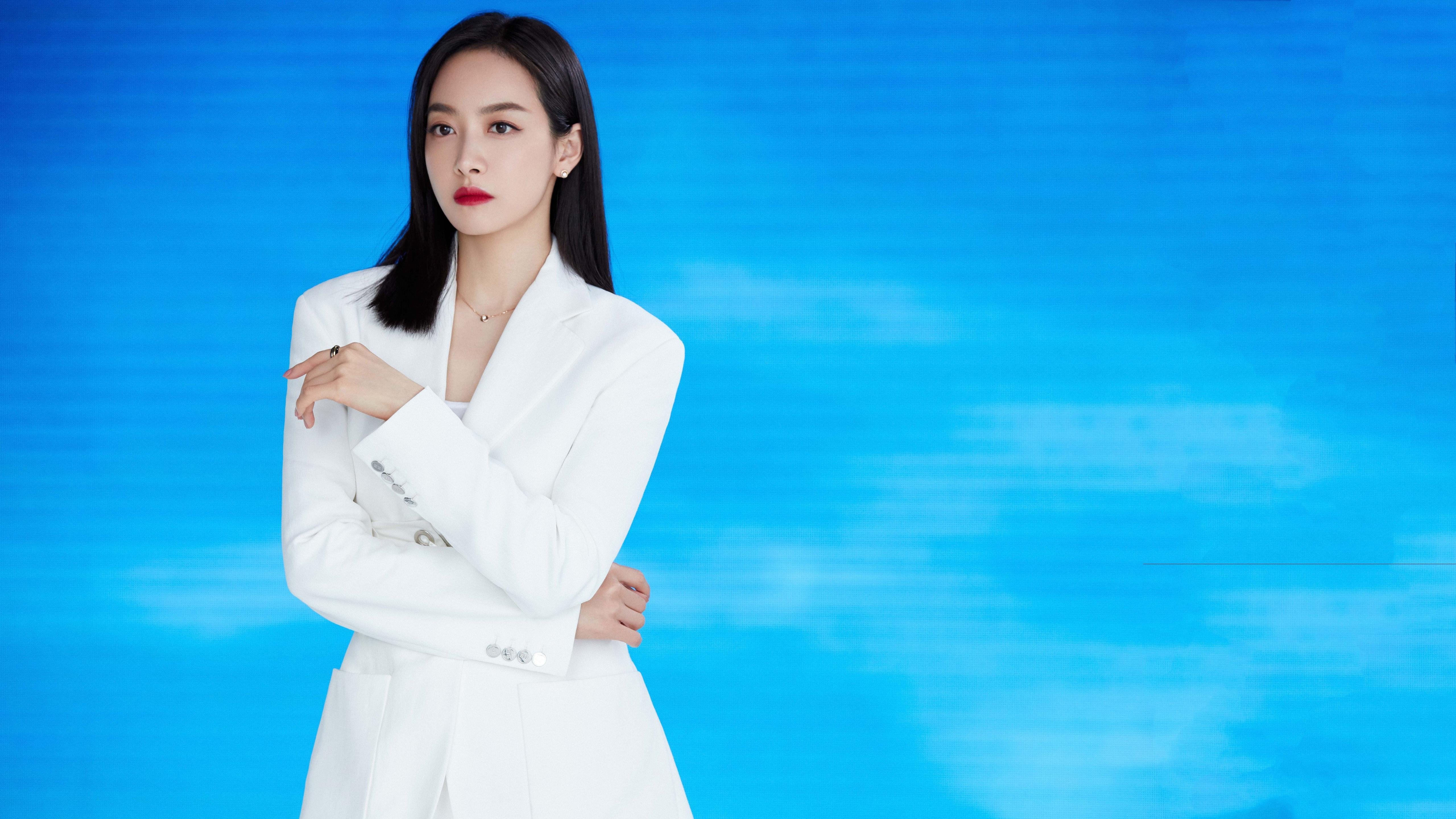 F1争冠夜，赛场外的另一场超车，武切维奇如何用脚步打爆钢铁防线