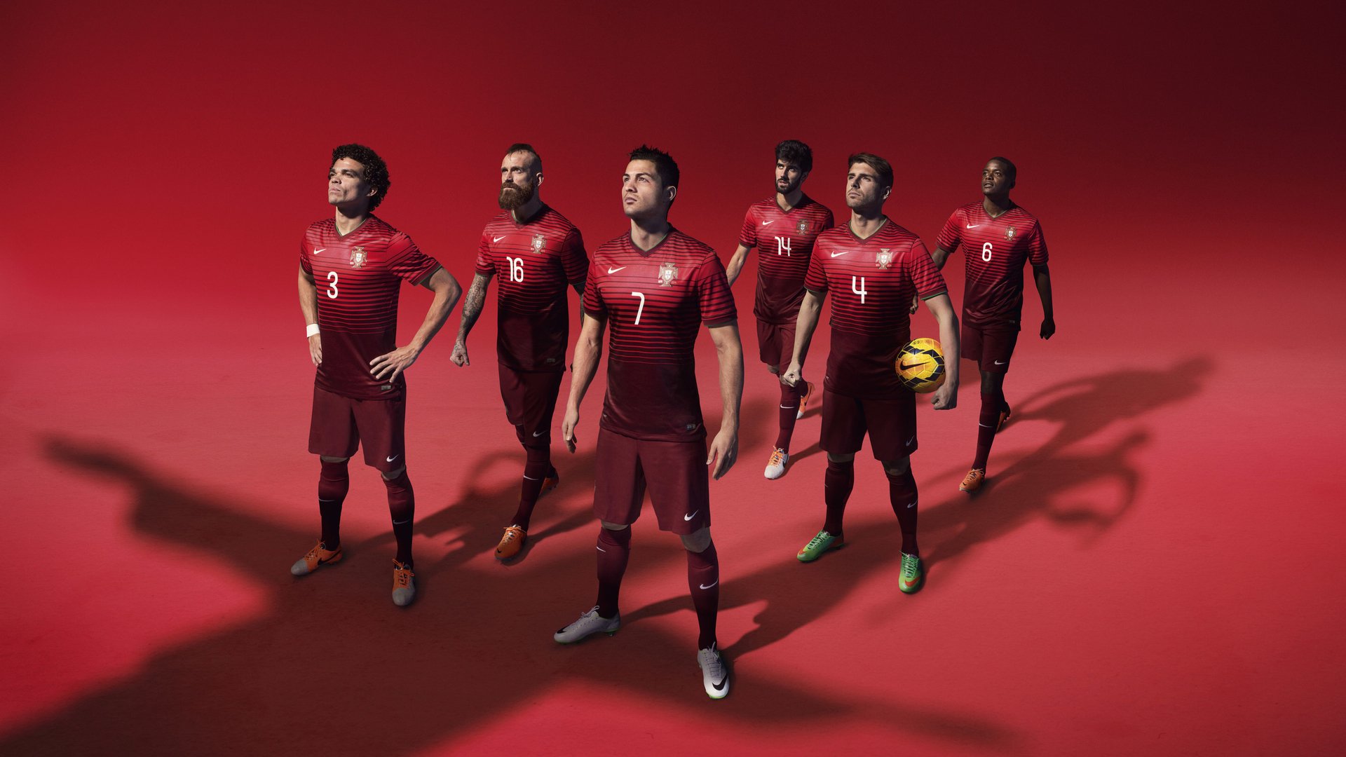 足球的终极魅力,一边是团队爆冷掀翻巨人,一边是王者用数据宣告统治